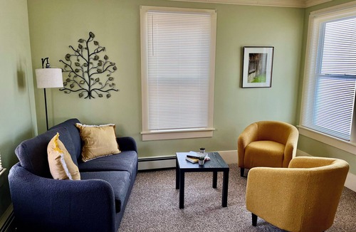 Greenfield House | Large Home in Greenfield Sleeps 8, w/4 bedrooms & 3 baths