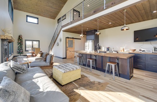 Sand Creek Cabin | Large Home w/Land in Prairie Farm!
