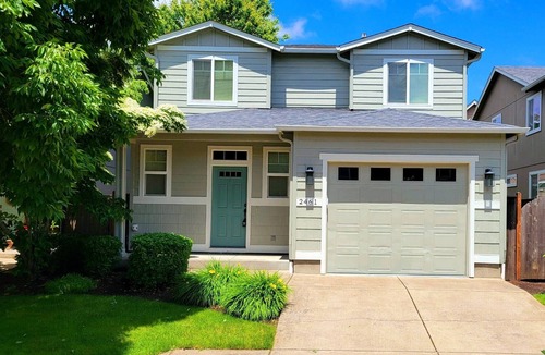 Eugene House | Large, modern, centrally-located and pet friendly home