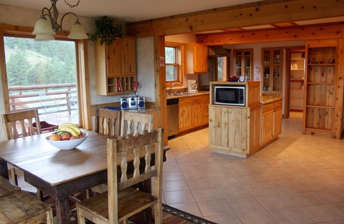 Eagle Nest Cabin | Large Mountain Cabin Near Angel Fire & Red River - 6+ Bedrooms - On 100 Acres