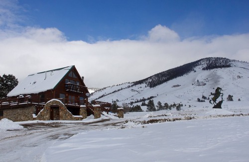 Eagle Nest Cabin | Large Mountain Cabin Near Angel Fire & Red River - 6+ Bedrooms - On 100 Acres