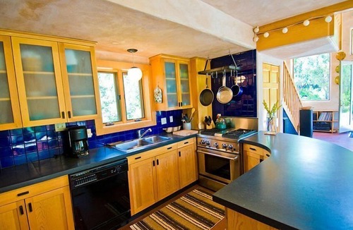 Arroyo Seco House | Las Posadas El Salto, above the town of Arroyo Seco, 8 mi To TSV, 8 m to Taos.