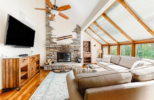 Plymouth Apartment | Ledges 19 at Hawk Mountain