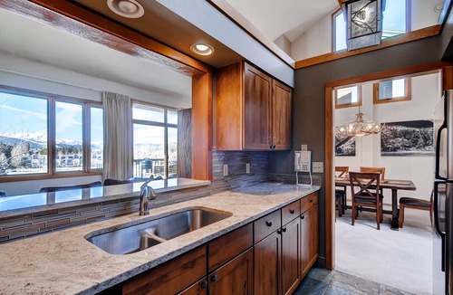 Lakeside Village Condo | Lenawee 1735