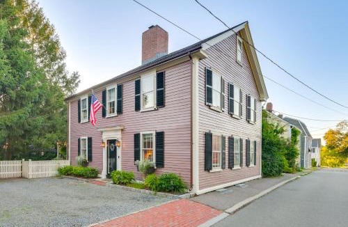 Salem Apartment | Less Than 1 Mi to Dtwn Salem Apt with Shared Patio and Yard!