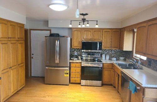 East Bloomington House | Less than a mile to MOA, Walmart