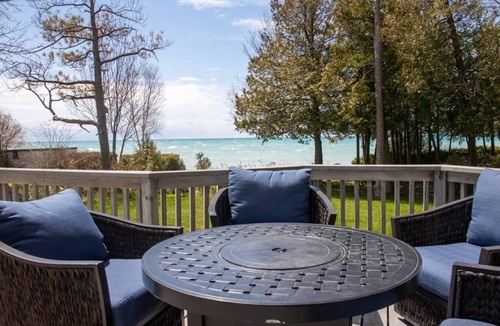Point Clark Cottage | Lighthouse Hideaway️ Serene Lake Views