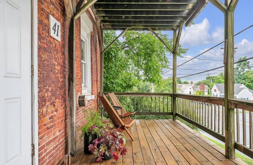 Vergennes Apartment | Little City Brick Apartment A - cozy, modern apartment in downtown Vergennes