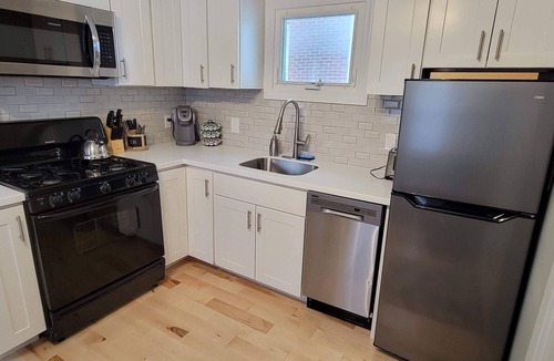 Old North End Apartment | Little downtown gem with parking