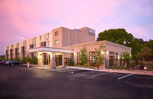 Maplewood Hotel | LivINN Hotel St Paul East/Maplewood