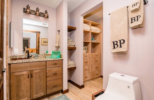 Bronson Cottage | Located in a nature lover's resort surrounded by the Goethe Forest.