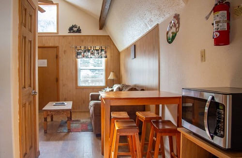 Red River Cabin | Located on the river, facing the Mountains
