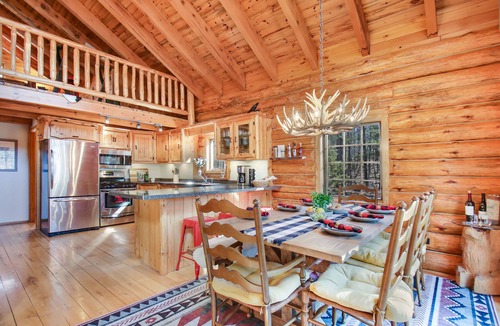 Springbrook Ski Chalet | LodgeLife Springbrook - Unwind in Nature Lux Log Cabin in the Heart of Adventure