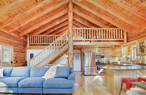 Springbrook Ski Chalet | LodgeLife Springbrook - Unwind in Nature Lux Log Cabin in the Heart of Adventure