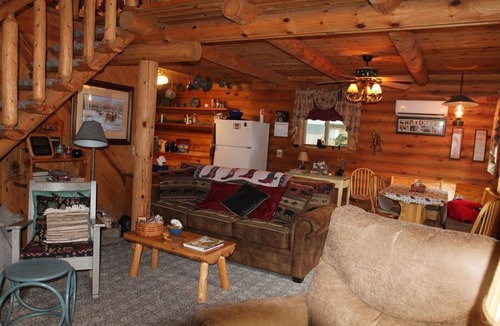 Harpers Ferry Cabin | Log Cabin next to the Mississippi River