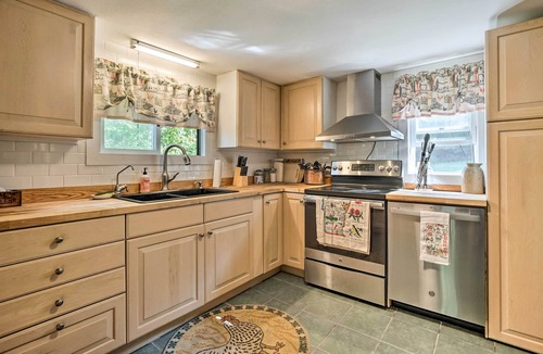 Londonderry House | Londonderry Retreat ~ 3 Mi to Lowell Lake!