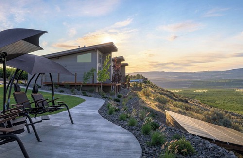 Brewster Cottage | Lone Point Cellars