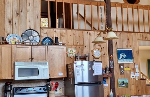 Chester Shores Ski Chalet | Loon Lake, Chestertown - Spotless, bright chalet, sleeps 6-8, near public beach