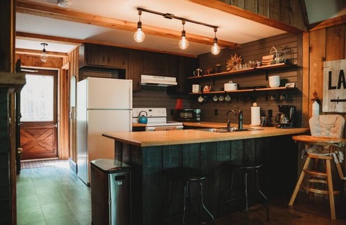 Comstock House | Loon Lodge - Hot Tub/Sauna/Real Wood Fireplace