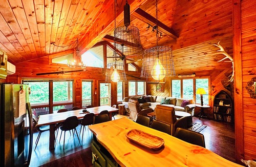 Schroon Lake House | Loose Moose Lodge: Hot Tub, 4-Season Retreat Near Gore Mountain & Schroon Beach