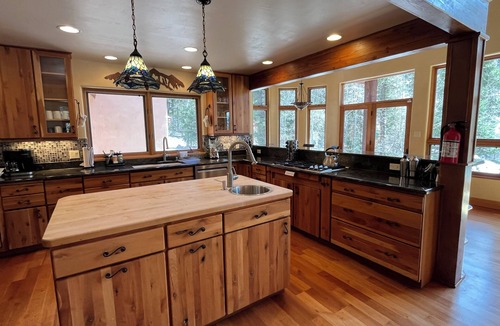 Taos Ski Valley House | Lorelei's Black Diamond Lodge