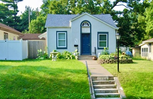 St. Paul House | Lovely 2-bedroom house with newly remodeled bathroom in Saint Paul