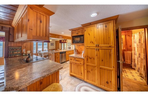 Crosslake House | Lovely Lake Retreat for Family Fun on Daggett Lake - With Guest House