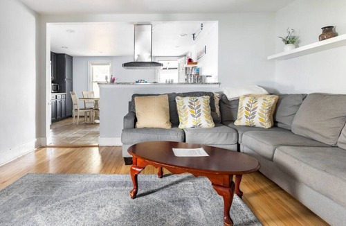 Old North End Apartment | Lower Park · Comfortable & clean close to downtown Burlington