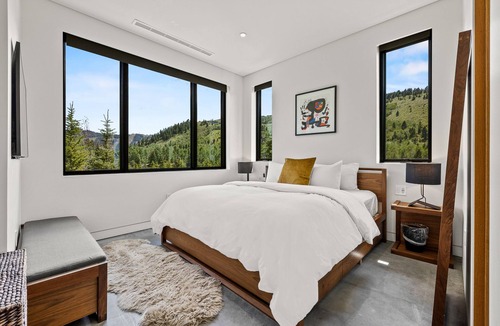 Jackson House | LPJH: Private Oasis with Breathtaking Mountain Views