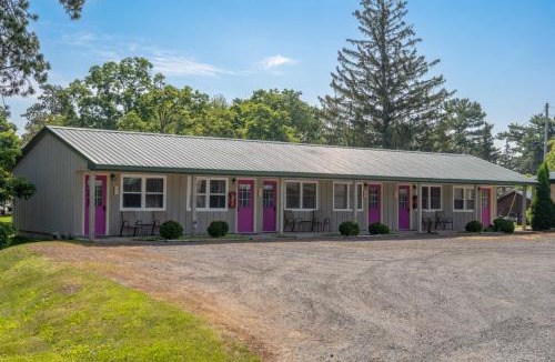 Balsam Lake Apartment | Lumber Jill Lodge 18 Cozy King Room