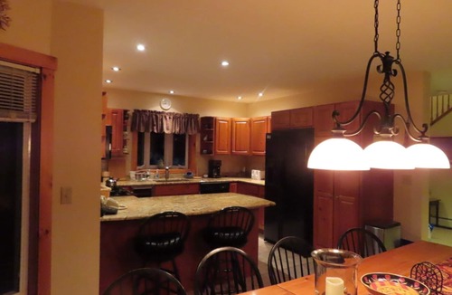 North Troy House | Lux 5BR/4BA V125 Ski I/O, 18-hole Championship Golf, Water Park, pet friendlynn