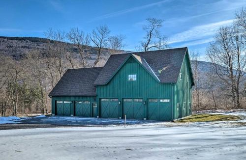 Manchester Center Apartment | Luxe Green Barn Near Skiing with Mt Equinox Views!
