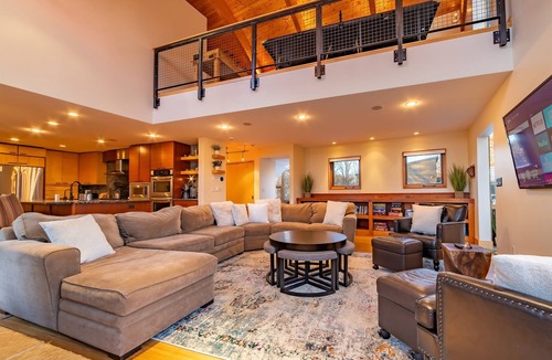 Baldwin House | Luxe Lakefront Estate near Minneapolis, Hot Tub, Sauna, Kayaks, Sleeps up to 20