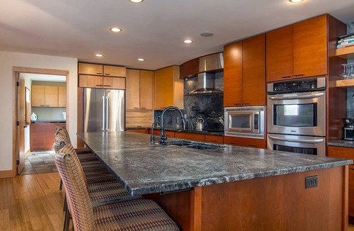 Baldwin House | Luxe Lakefront Estate near Minneapolis, Hot Tub, Sauna, Kayaks, Sleeps up to 20