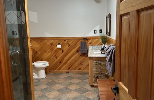 Ellenburg Depot Cabin | Luxe lakeside lodge w/private sauna and hot tub