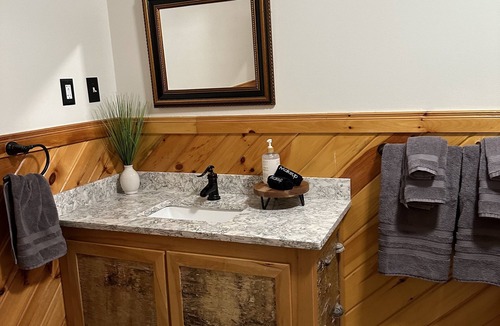 Ellenburg Depot Cabin | Luxe lakeside lodge w/private sauna and hot tub