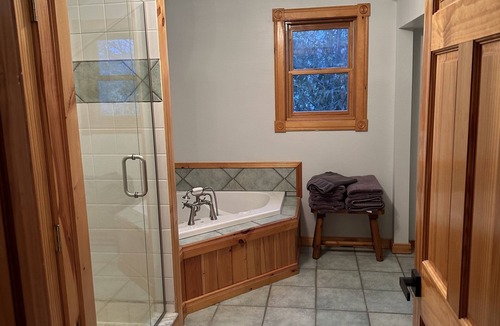 Ellenburg Depot Cabin | Luxe lakeside lodge w/private sauna and hot tub