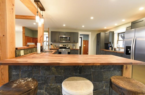 Eastern Vermont House | Luxe Mountain Retreat : Minutes to Stowe and Elmore : Family Friendly :