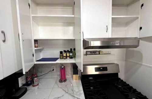 El Prado House | Luxe Nest - Bright & Cozy 1BR in University District, Walk Everywhere!