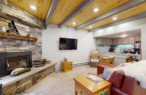 Taos Ski Valley Condo | Luxe Slopeside Condo: Balcony, Fireplace & Covered Parking