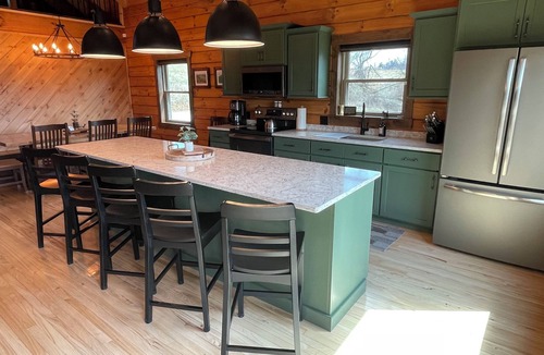 Ontario Cabin | Luxurious Hilltop Log Cabin with Scenic View
