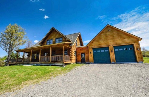Wilmington House | Luxurious log home with stunning views