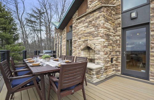 Berkeley Springs House | ✨Luxurious Mountaintop Lodge🏔️WOW Scenic Views🫧Hot Tub under the BIG SKY STARS 🌟