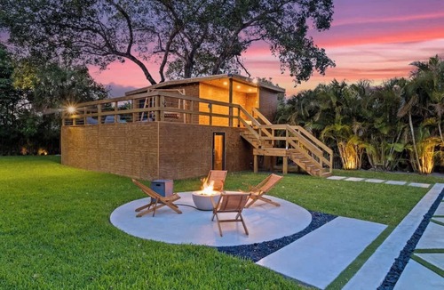 Golden Glades Villa | Luxurious Villa | Treehouse Oasis Pool & Jacuzzi