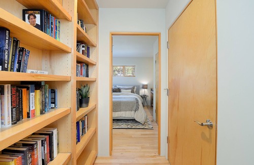 North Hills House | Luxurious Zen Retreat eight minutes from the Plaza