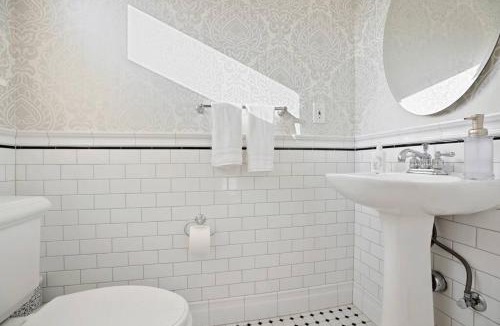 East Isles House | Luxury 6600 sq.ft Stunning Home/Sleeps 10+