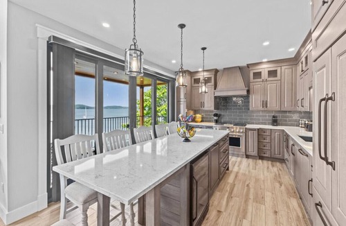 Colchester Villa | Luxury Lakefront 4BR w/Beach