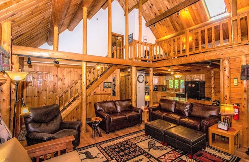 Bartlett House | Luxury Log Home, Near Story Land, Super Clean, Views, Pool In/Out & Fitness.