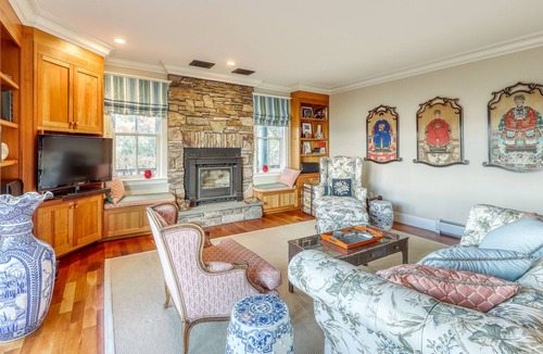 Stowe Hollow House | Luxury mountain estate w/furnished balcony, firepit, wood fireplace, mtn views