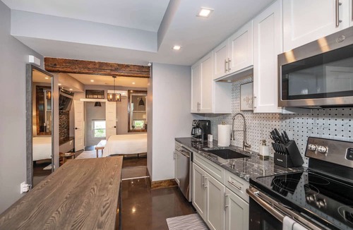 Mount Adams Apartment | Luxury Mt. Adams Retreat Apt 1